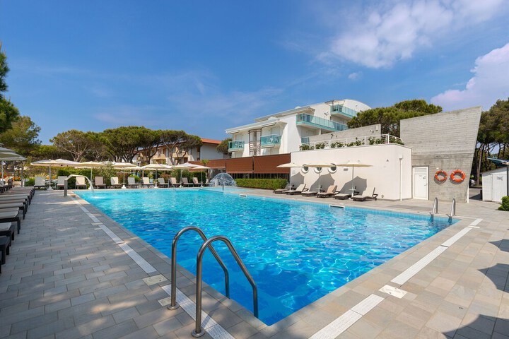 Pool Hotel