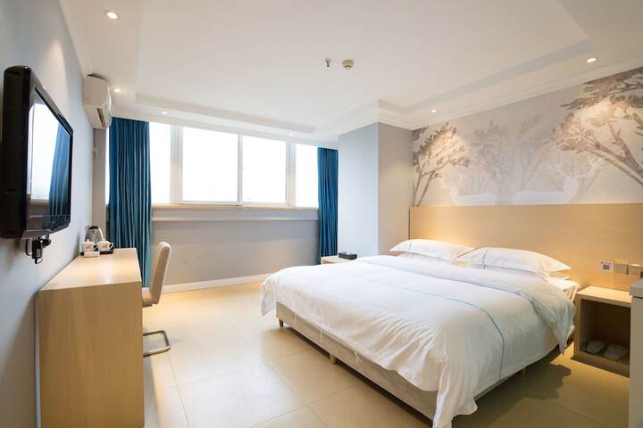 Room 5 of 33