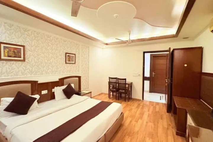 Room 10 of 18