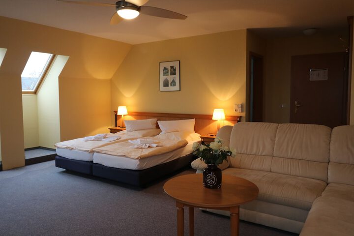 Room 27 of 71