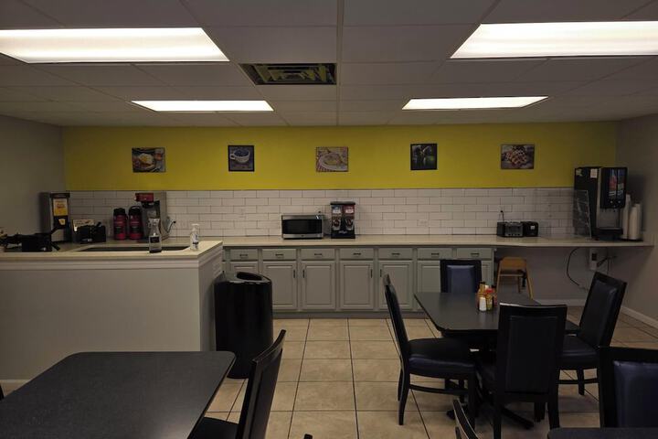 Breakfast/Coffee Service 55 of 77