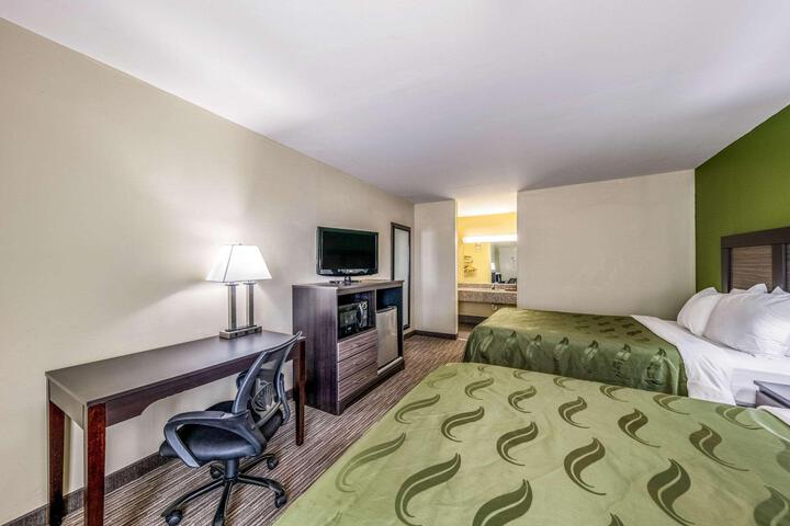 2 Double Beds (3 of 5)
