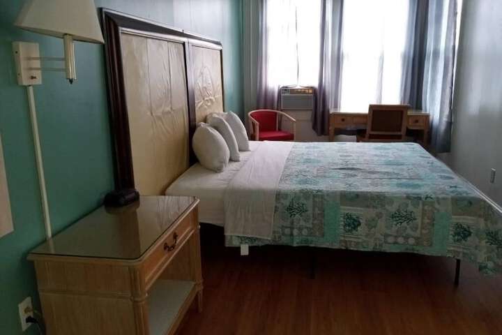Room 27 of 39