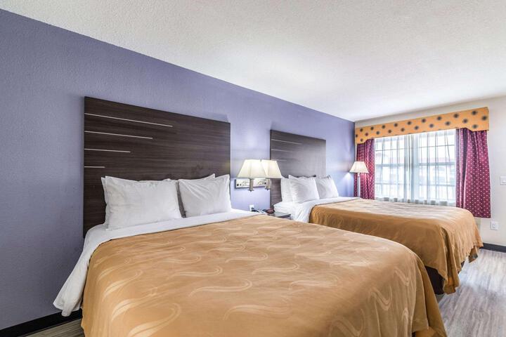2 Queen Beds (2 of 14)