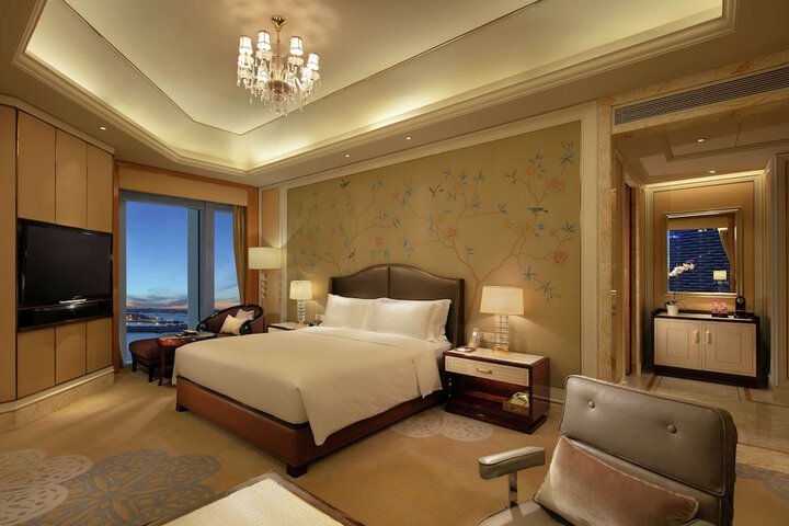 Room 12 of 68