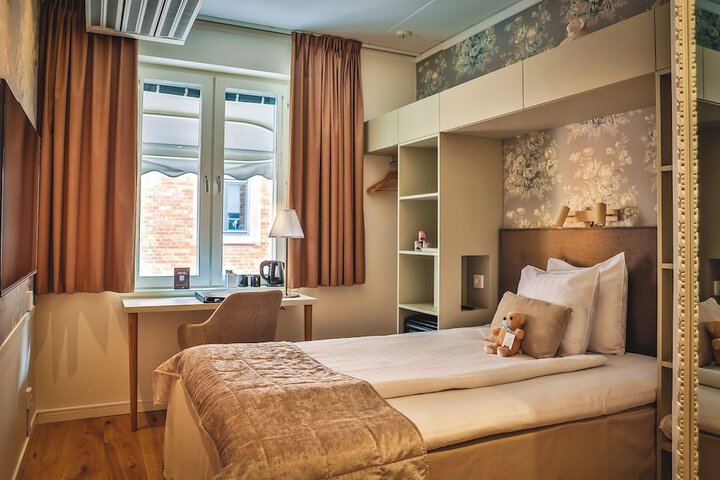 Room 55 of 94