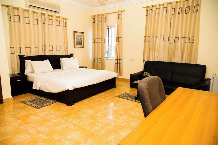 Room 4 of 15