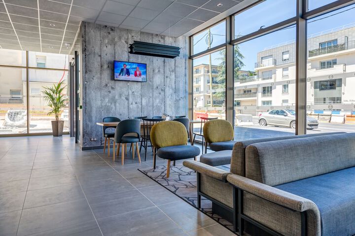 Guest Lobby