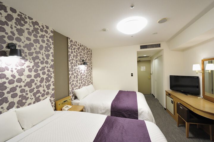 Room 17 of 47