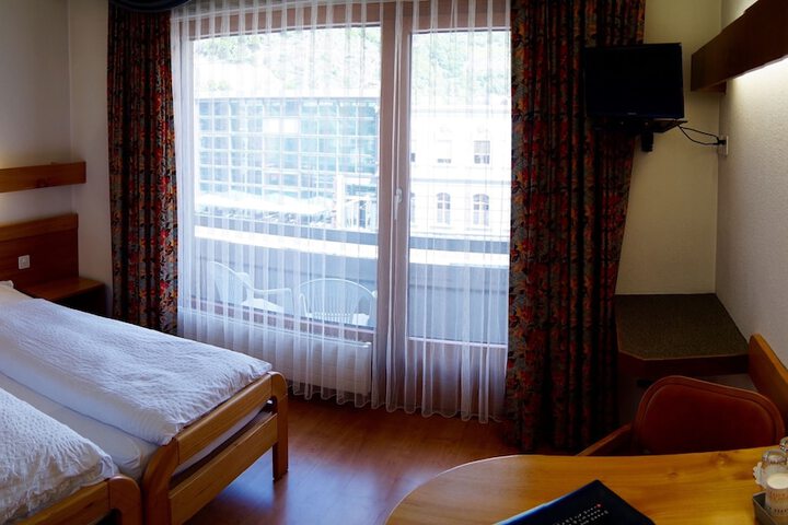 Room 7 of 36