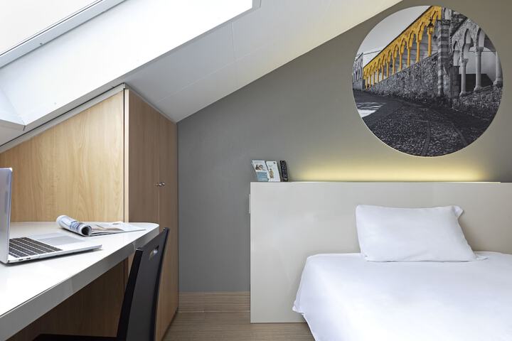 Room 5 of 46