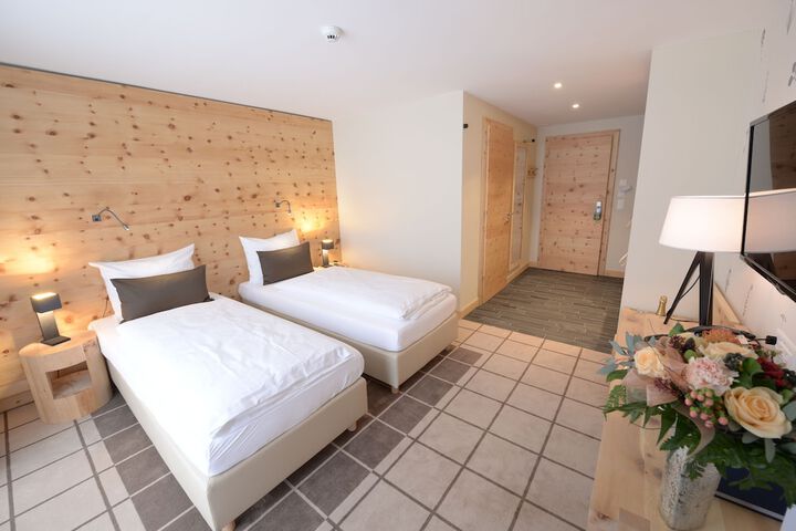 Room 9 of 65