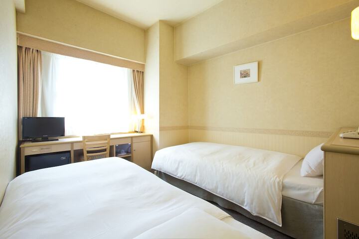 Room 4 of 12