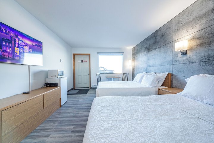 Room 6 of 18