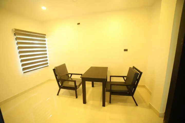 Room 4 of 13