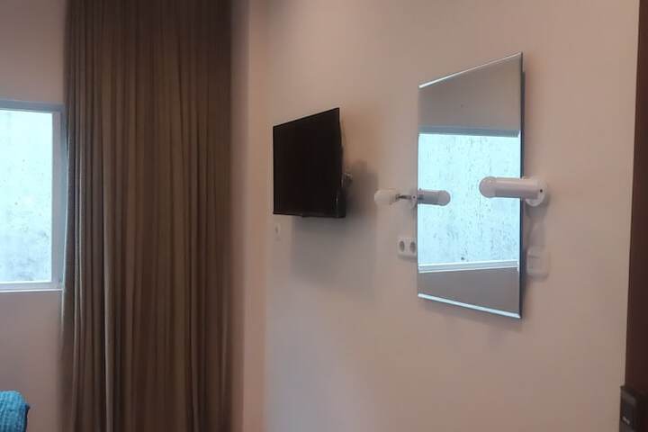 Room 7 of 12