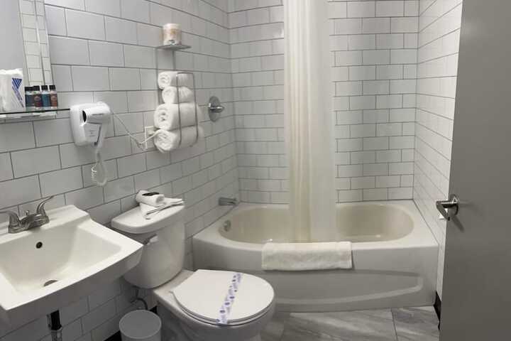 Room 3 of 27