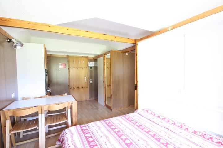 Room 7 of 61