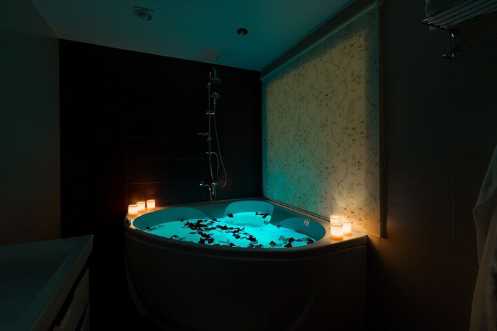 Hot Tub 61 of 68