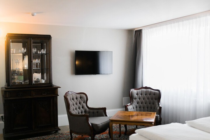 Room 4 of 42