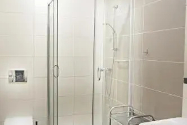 Room 6 of 12