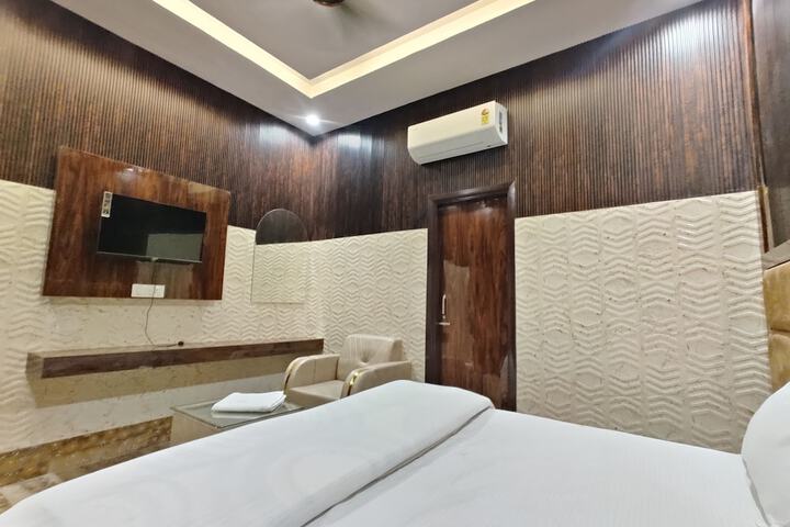 Room 19 of 35