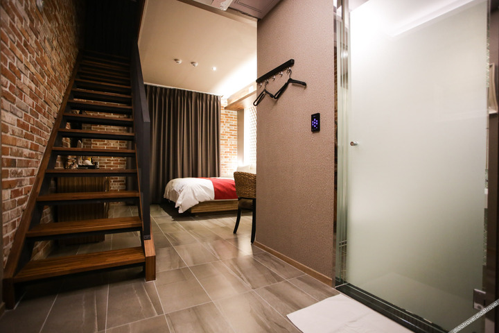 Room 44 of 91