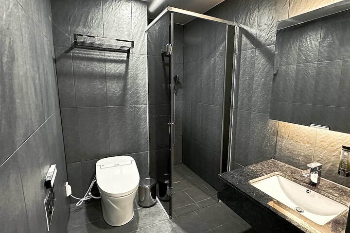 Room 28 of 42