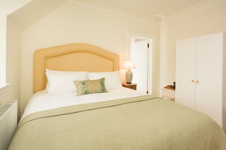 Room 93 of 373