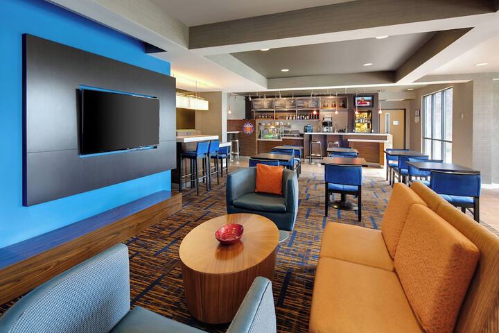 Lobby lounge