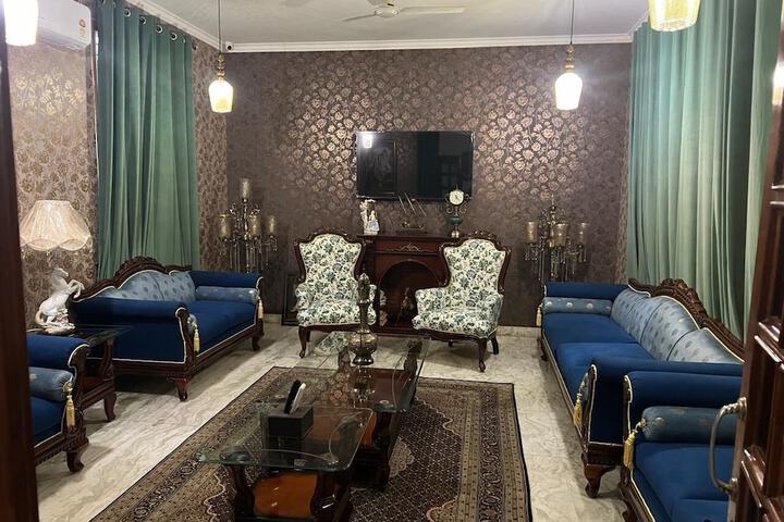 Room 10 of 28