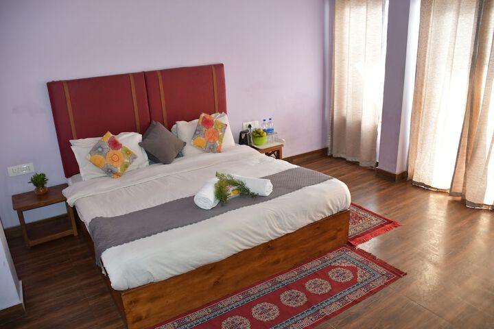 Room 8 of 12