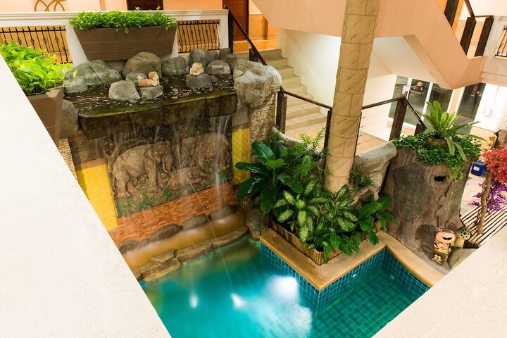 Hotel Pool