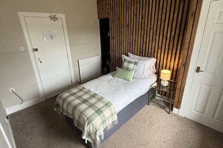 Room 4 of 42