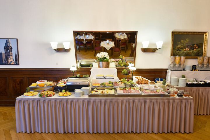 Dining 44 of 68
