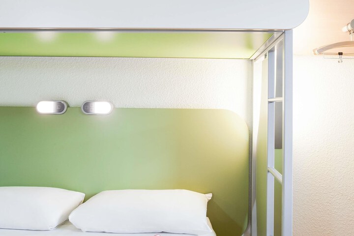 Room 10 of 31