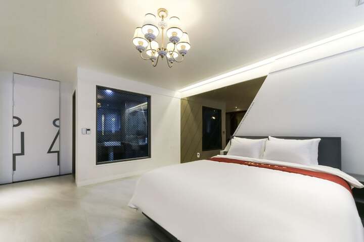 Room 22 of 60