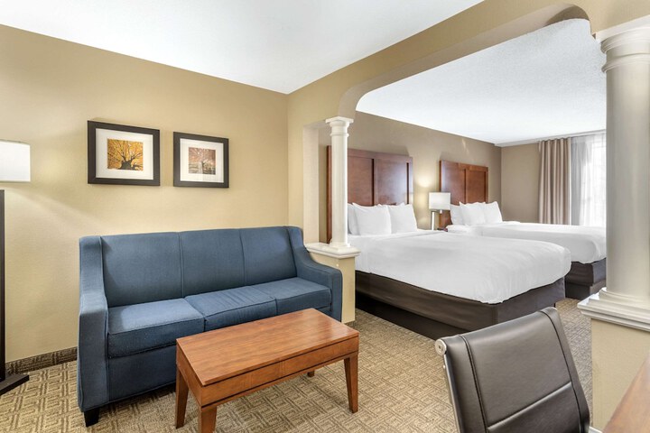 2 Queen Beds Accessible (8 of 11)