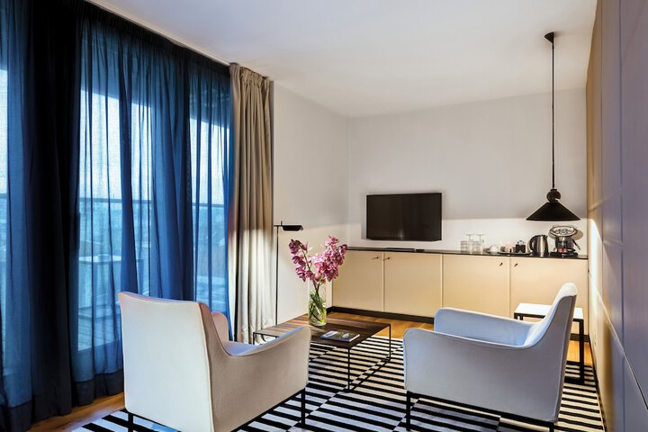 Room 4 of 88