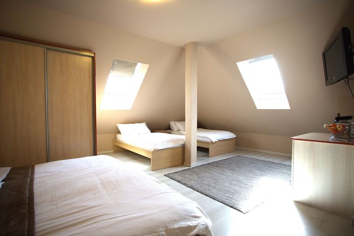 Room 10 of 13