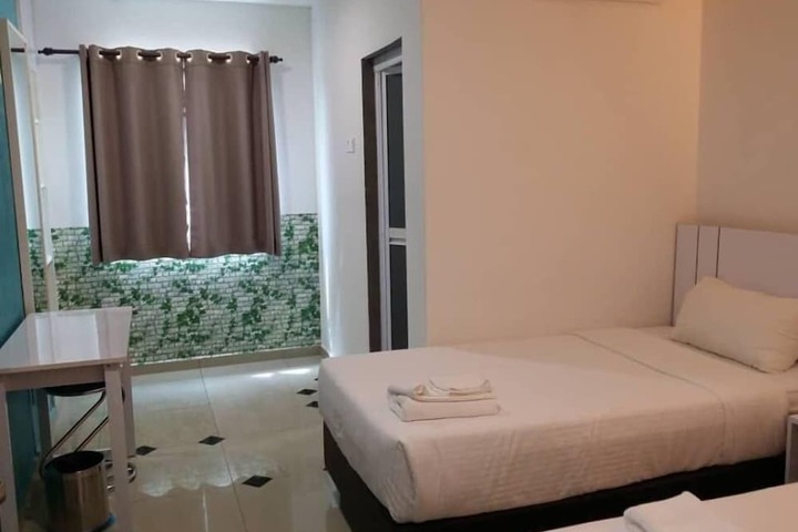 Room 16 of 34