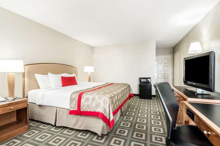 1 King Bed Room