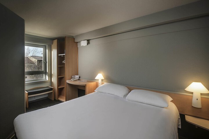 Room 11 of 29