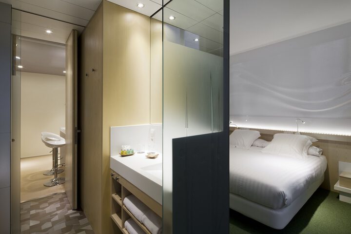 Room 12 of 32
