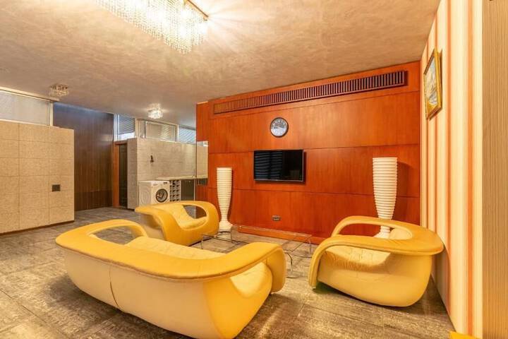 Room 21 of 68
