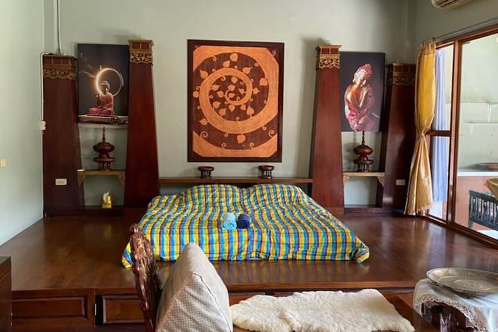 Room 6 of 52