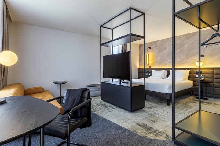 Room 18 of 94