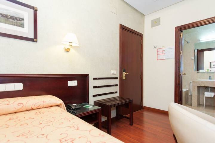Room 8 of 48