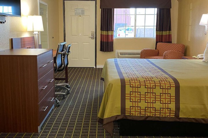 1 King Bed (7 of 13)