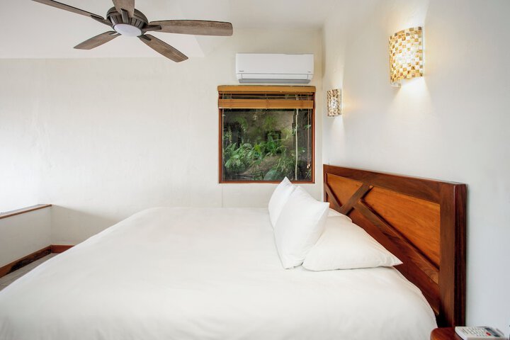 Room 15 of 166